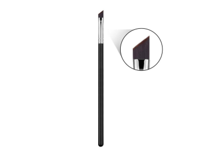 Angled Eyeliner Brush 003